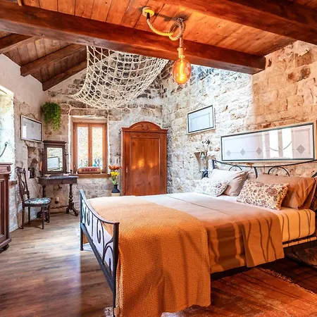 Apartman Traditional Vedran In A Stone House In The Very Center Of