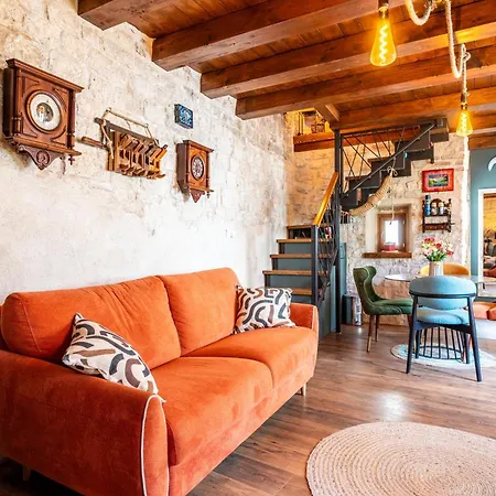 Traditional Vedran In A Stone House In The Very Center Of Apartament