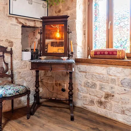Traditional Vedran In A Stone House In The Very Center Of Apartament *