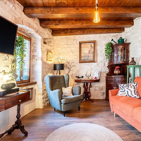 Apartament Traditional Vedran In A Stone House In The Very Center Of Trogir