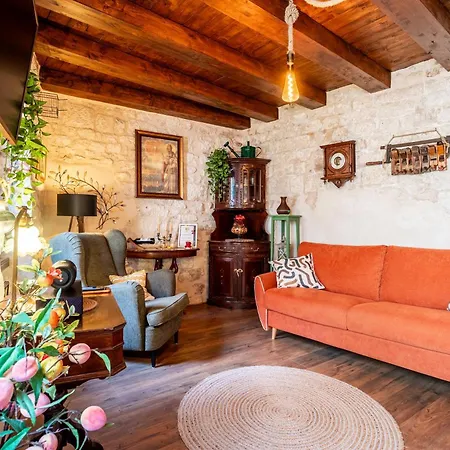 Apartman Traditional Vedran In A Stone House In The Very Center Of