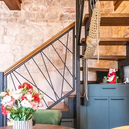 Apartament Traditional Vedran In A Stone House In The Very Center Of Trogir